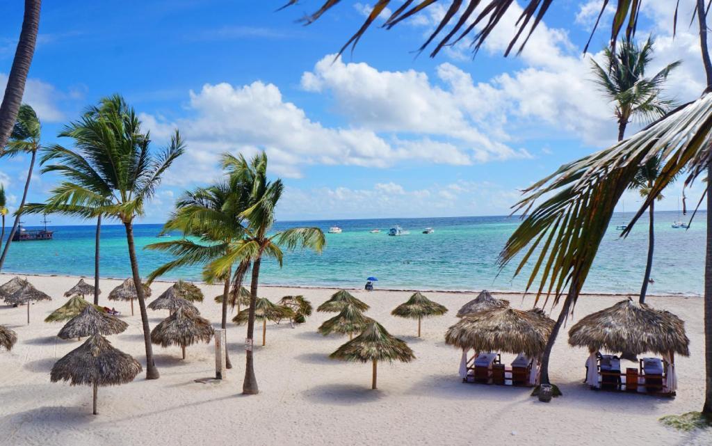 Ducassi Rooftop Pool Luxury Suites Beach Club And Spa Bavaro Exterior photo